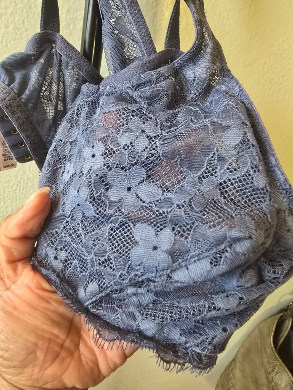 Victoria’s Secret 34DD navy floral lace unlined underwire bra - Picture 7 of 11